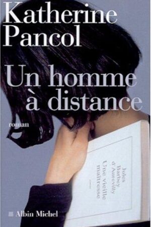 Un homme à distance